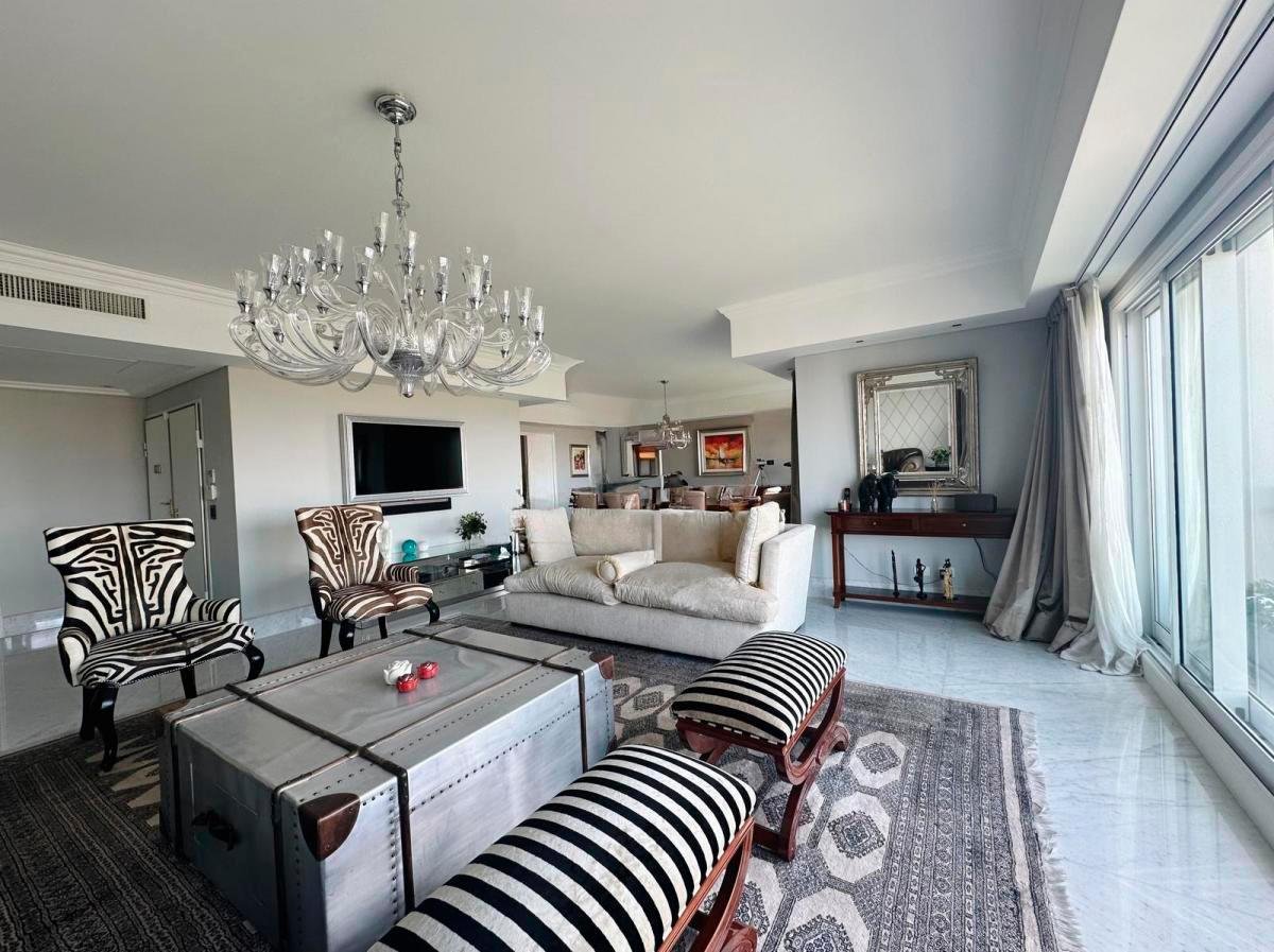 Departamento 5 Ambientes, Chateau Puerto Madero. VENTA - Image 2
