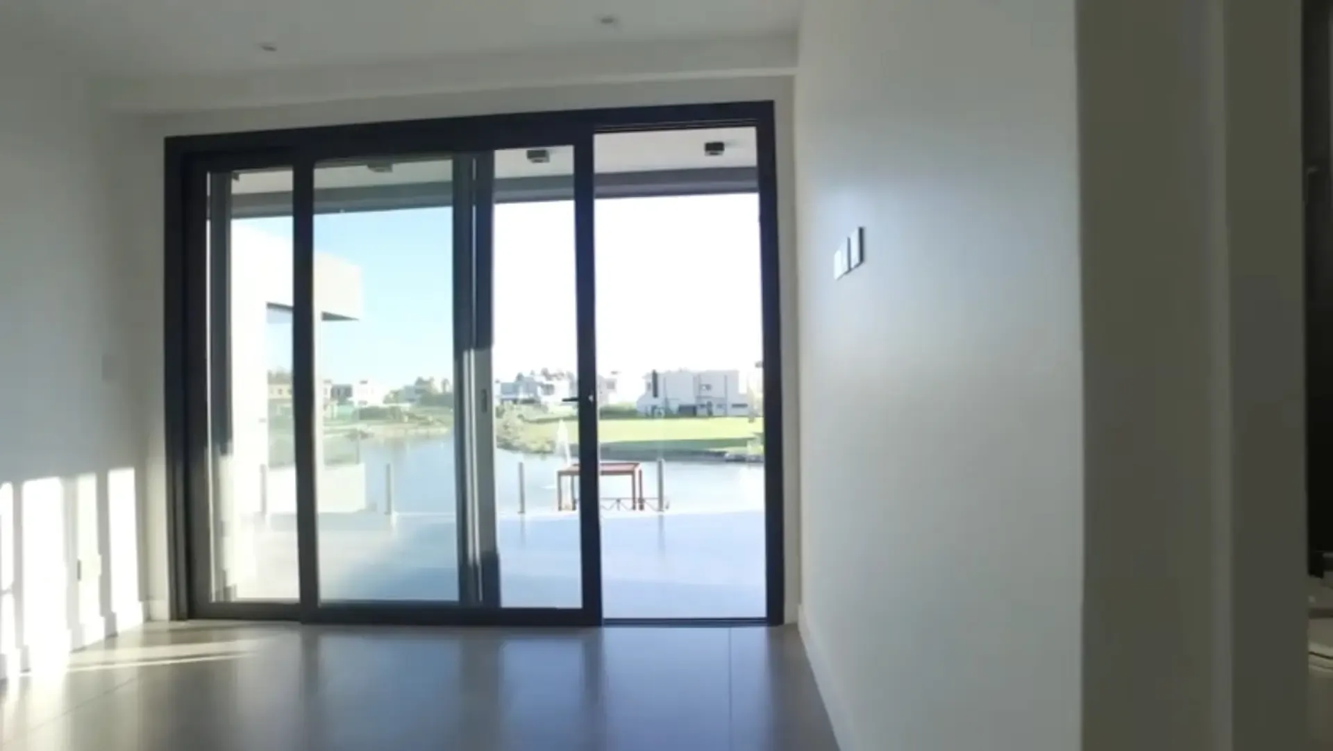Casa 4 ambientes, Terralagos, vista al lago. VENTA - Imagen 4