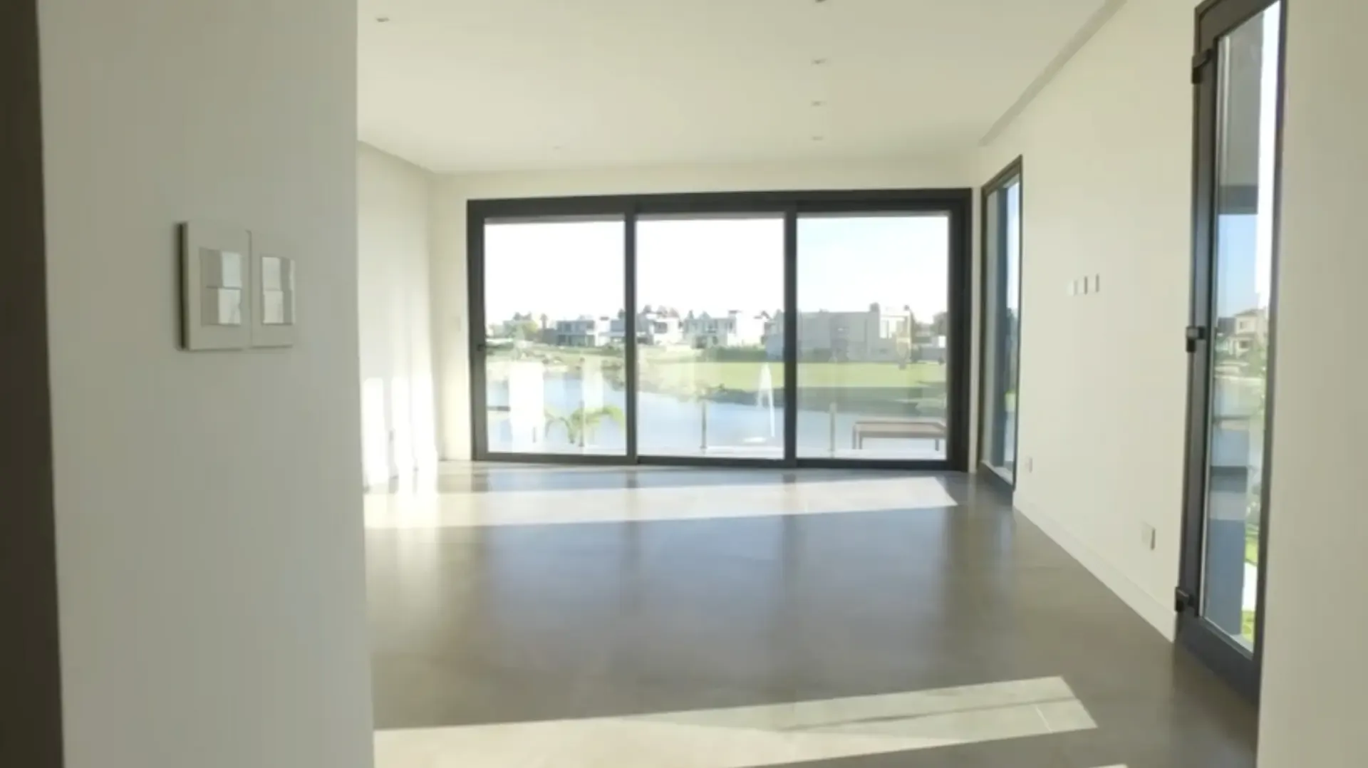 Casa 4 ambientes, Terralagos, vista al lago. VENTA - Imagen 5