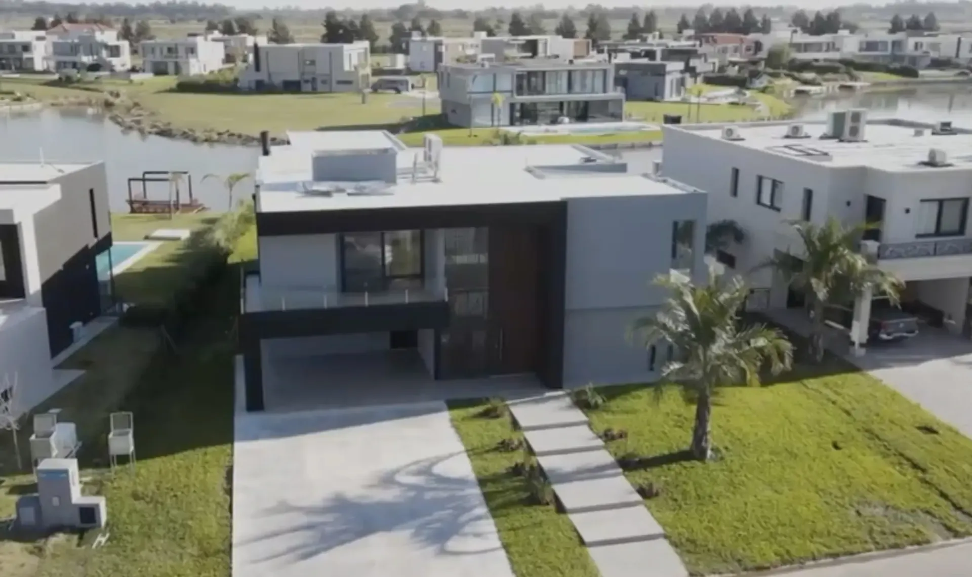 Casa 4 ambientes, Terralagos, vista al lago. VENTA